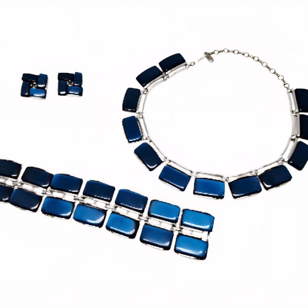 Lisner Thermoset Parure Mint